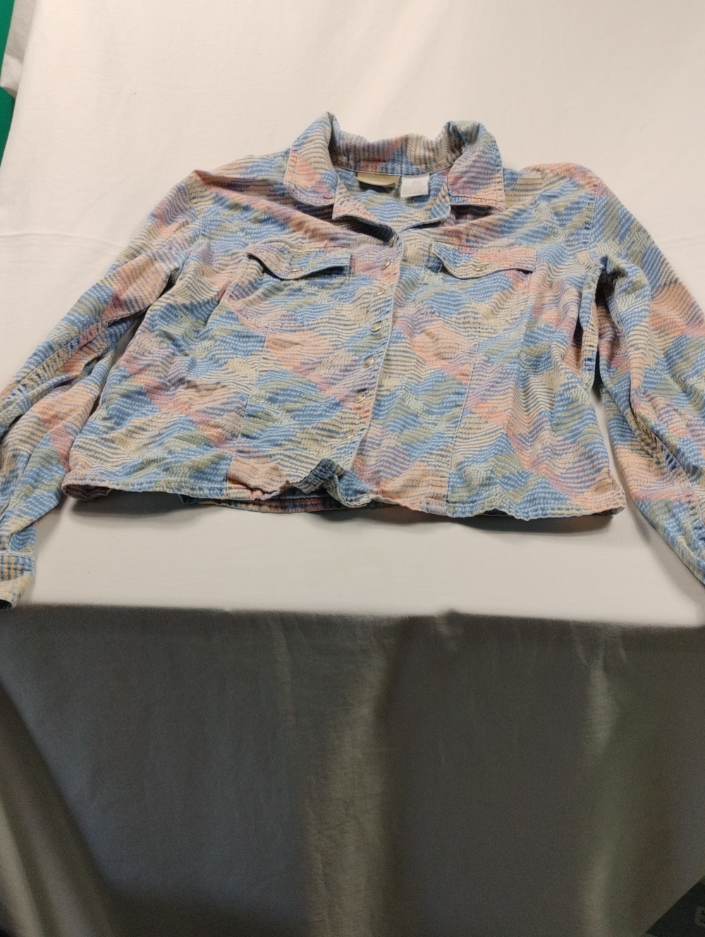 Liz Claiborne Pastel Patterned Collared Cropped Top in Blue, Pink, Cream Size 12